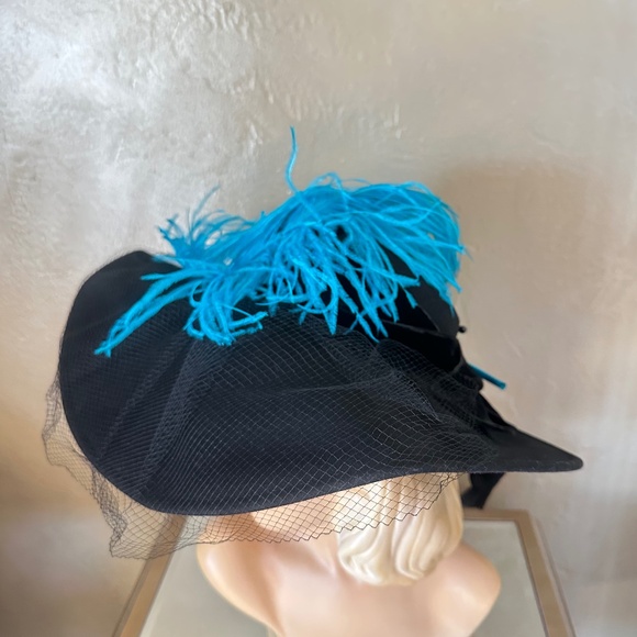 REGAL 1940\'s BLACK FELKT WIDE BRIM HAT +  TURQUOISE OSTRICH FEATHERS & VEILING main image 4